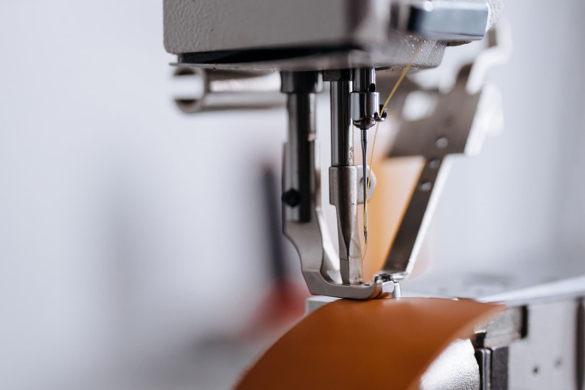 Quels pieds presseurs essentiels acheter pour débuter en couture ?