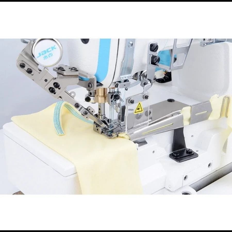 Overlockmachine JACK W4D Platte basis met snijmachine — vue 3